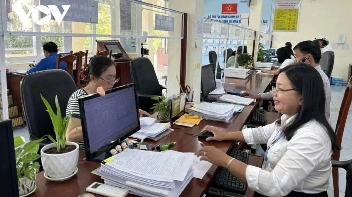 Công chức sẽ bị đình chỉ công tác trong những trường hợp nào?